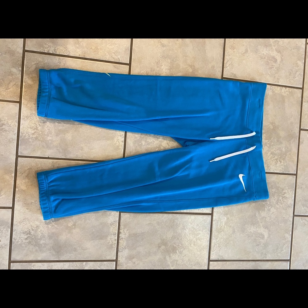 Blue cropped Nike sweatpants